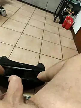 Snapshot of Italianstyle79 chatting on November 2025 05:08:01 PM Italianstyle79 online show from November 2025 05:08:01 PM