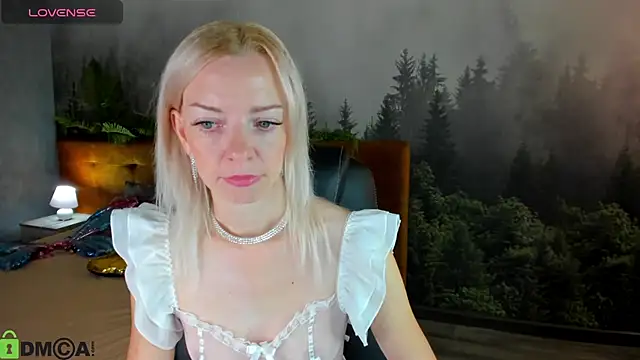 Snapshot of _Keetti_ chatting on October 2025 12:55:01 AM Keetti online show from October 2025 12:55:01 AM