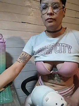 Snapshot of Natimiau chatting on October 2025 04:53:02 PM Natimiau online show from October 2025 04:53:02 PM