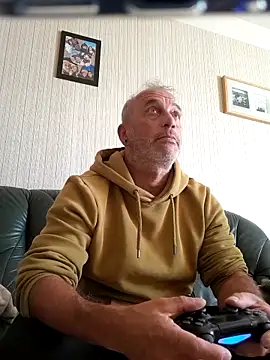 Snapshot of Ptitcouic chatting on October 2025 01:45:02 PM Ptitcouic online show from October 2025 01:45:02 PM