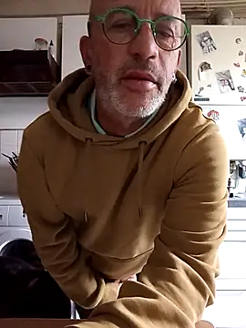 Snapshot of Ptitcouic chatting on October 2025 08:04:01 AM Ptitcouic online show from October 2025 08:04:01 AM