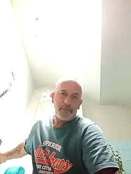 Snapshot of Ptitcouic chatting on October 2025 08:26:02 AM Ptitcouic online show from October 2025 08:26:02 AM