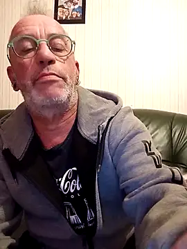 Snapshot of Ptitcouic chatting on October 2025 07:21:02 PM Ptitcouic online show from October 2025 07:21:02 PM