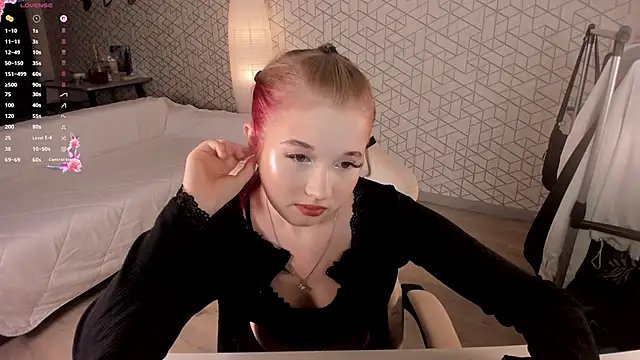 NayaValen online show from December 2025 03:44:02 AM