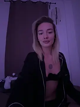 Snapshot of versediamond chatting on November 2025 11:40:02 PM versediamond online show from November 2025 11:40:02 PM