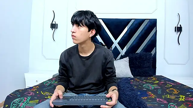 hoot booys  online show from November 2025 08:01:01 PM