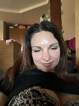 kinkysarahx online show from April 2026 04:01:01 PM