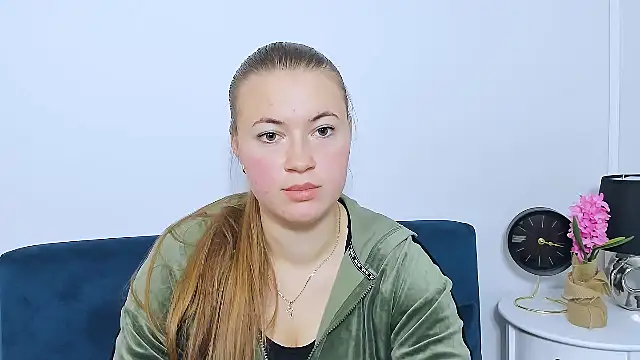 Snapshot of LeaNaughty chatting on October 2025 03:57:02 PM LeaNaughty online show from October 2025 03:57:02 PM