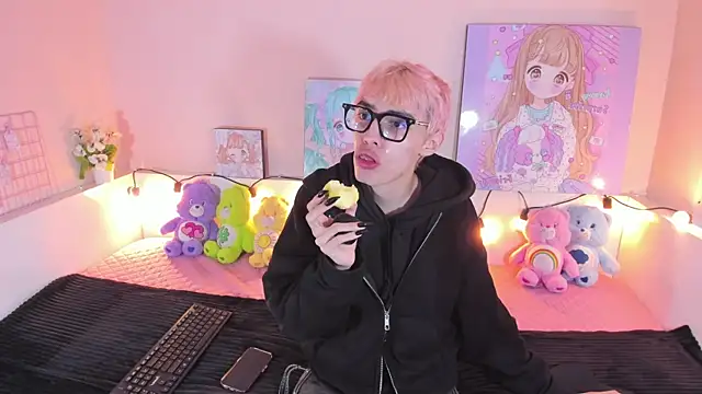 Strawberry Kitty  online show from November 2025 10:59:02 PM