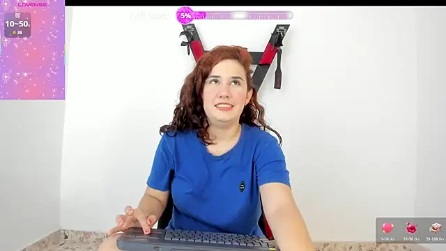 Snapshot of Lily_Red_Butterfly chatting on October 2025 04:02:02 AM Lily Red Butterfly online show from October 2025 04:02:02 AM