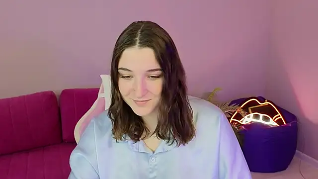 Snapshot of AnnieDodge chatting on October 2025 05:54:02 AM AnnieDodge online show from October 2025 05:54:02 AM