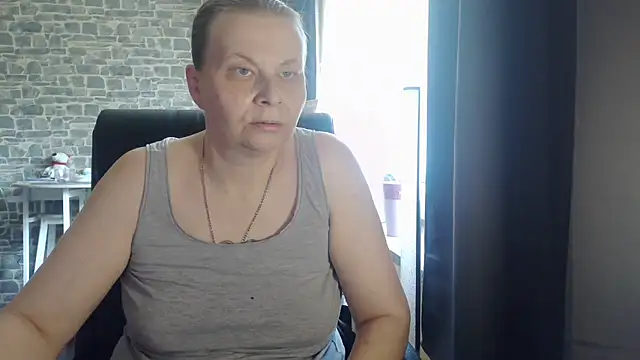Snapshot of Diamond_Bite chatting on October 2025 09:01:01 AM Diamond Bite online show from October 2025 09:01:01 AM