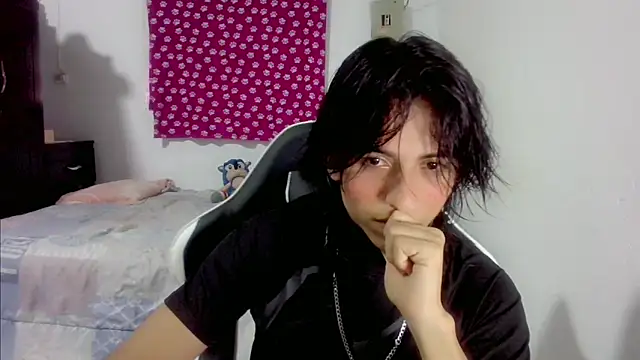 Snapshot of LouisOwOoo chatting on October 2025 11:55:01 AM LouisOwOoo online show from October 2025 11:55:01 AM