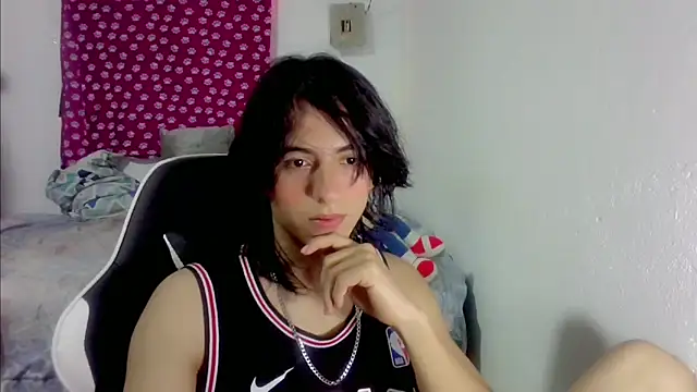 Snapshot of LouisOwOoo chatting on October 2025 09:15:02 PM LouisOwOoo online show from October 2025 09:15:02 PM