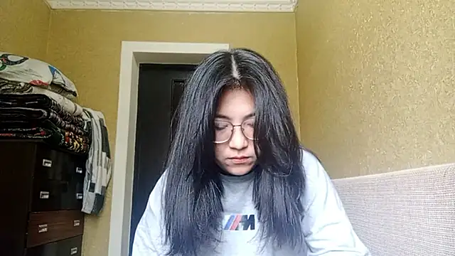 LinneaHyles online show from November 2025 04:12:01 AM