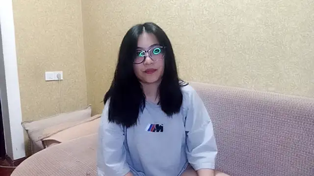 LinneaHyles online show from November 2025 01:14:02 PM