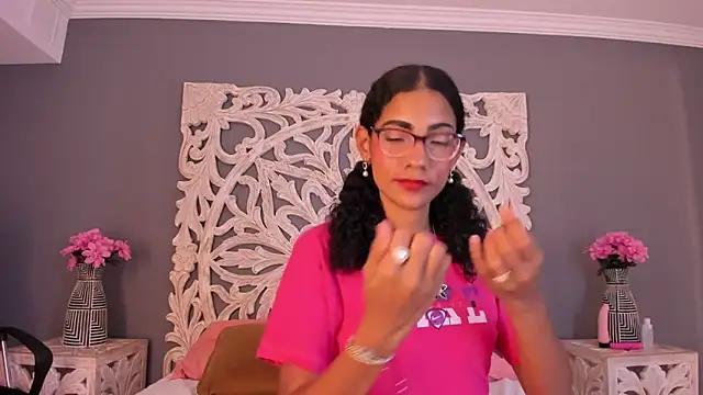 AuroraPinkk online show from November 2025 02:49:01 PM