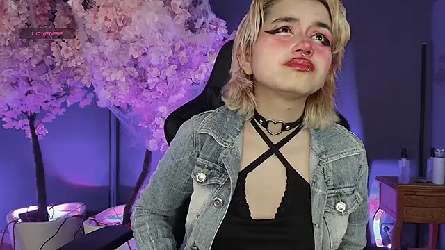 Navier   online show from October 2025 09:00:02 PM