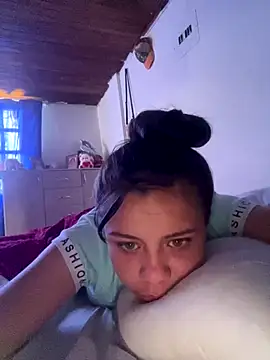 Snapshot of Dul-ci08 chatting on October 2025 03:01:02 PM Dul-ci08 online show from October 2025 03:01:02 PM