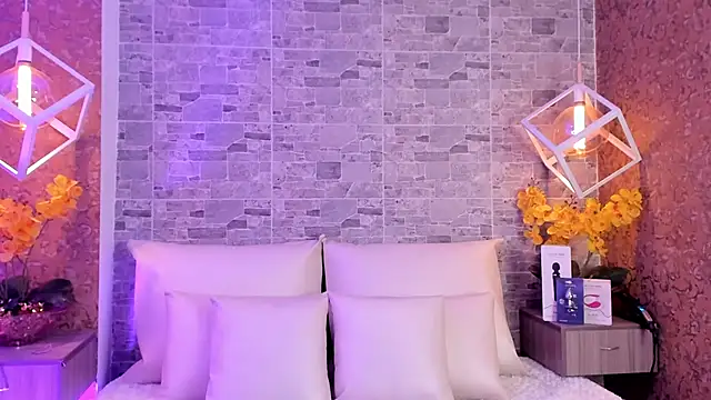 Catalina-Thompson online show from November 2025 12:05:02 PM