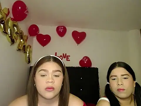 Snapshot of 2moons_full_of_love chatting on February 2026 05:26:02 AM 2moons full of love online show from February 2026 05:26:02 AM