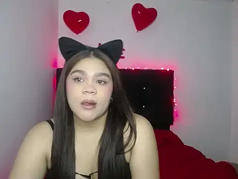 Snapshot of 2moons_full_of_love chatting on February 2026 05:25:01 AM 2moons full of love online show from February 2026 05:25:01 AM