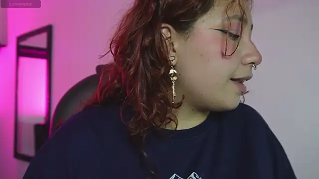 littlee red online show from April 2026 08:31:02 PM