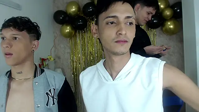 Snapshot of 3Boys_OneDream chatting on October 2025 01:45:02 PM 3Boys OneDream online show from October 2025 01:45:02 PM