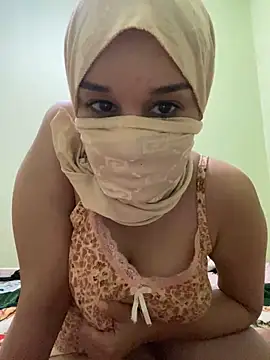 Snapshot of SaraChouchou chatting on October 2025 08:48:02 PM SaraChouchou online show from October 2025 08:48:02 PM