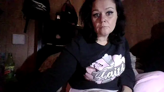 ravenlove1986 online show from October 2025 08:32:01 PM