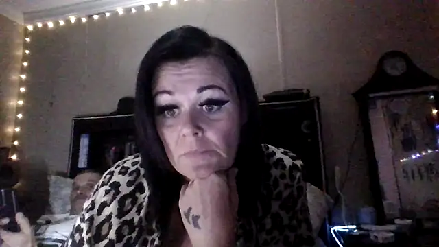 ravenlove1986 online show from November 2025 07:07:01 AM