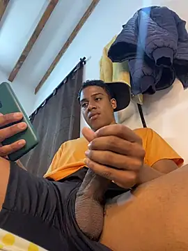 Snapshot of liam_Brooks9 chatting on May 2026 04:18:01 AM liam Brooks9 online show from May 2026 04:18:01 AM
