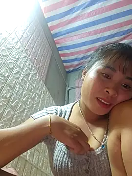 Squirrel-Pear online show from October 2025 04:01:02 AM