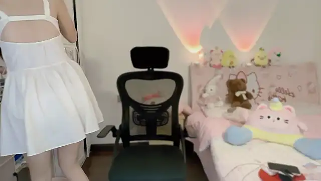 Onecutelittle online show from November 2025 01:17:02 AM