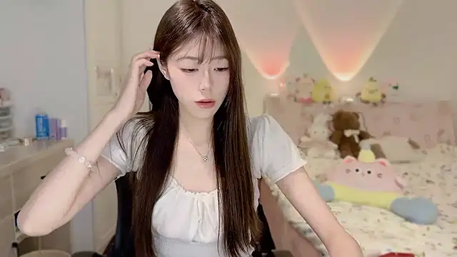 Onecutelittle online show from November 2025 01:37:01 AM