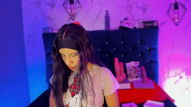 Dakotaa Johnson online show from November 2025 06:41:02 PM