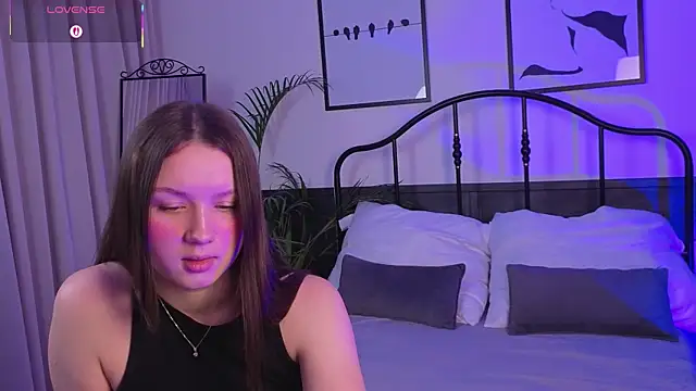 LunaMim online show from December 2025 03:52:02 PM