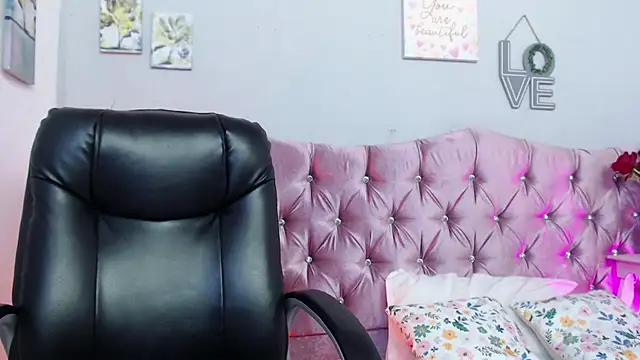 Snapshot of The_Latin_Lover chatting on October 2025 02:06:01 PM The Latin Lover online show from October 2025 02:06:01 PM