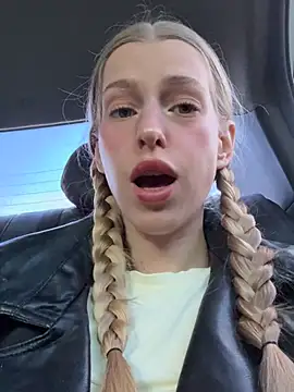 kira mia online show from April 2026 04:10:02 PM