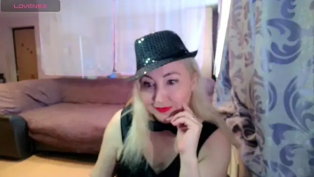 LadyKriss online show from December 2025 09:18:01 AM