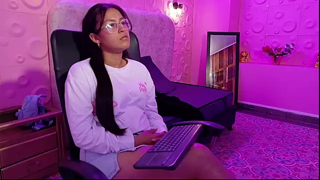 Snapshot of dalya03 chatting on October 2025 02:40:01 PM dalya03 online show from October 2025 02:40:01 PM