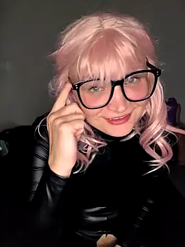 LunaXshade online show from November 2025 06:34:02 PM