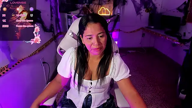 Snapshot of Dulce_Stones chatting on October 2025 05:24:01 PM Dulce Stones online show from October 2025 05:24:01 PM