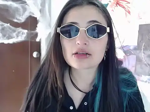 Snapshot of KittenMiss_ chatting on October 2025 07:47:01 PM KittenMiss online show from October 2025 07:47:01 PM