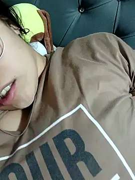Snapshot of Thais_jhadav chatting on October 2025 11:24:02 PM Thais jhadav online show from October 2025 11:24:02 PM