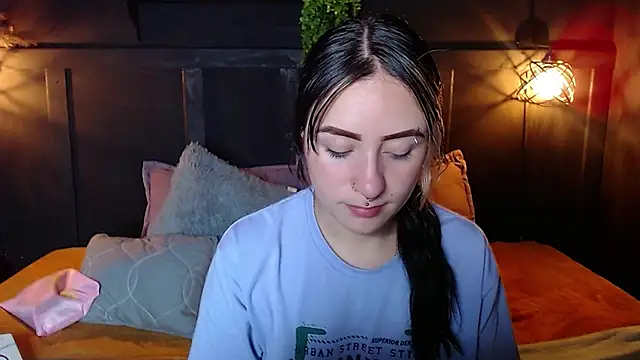 Christine julianne online show from October 2025 07:14:01 PM