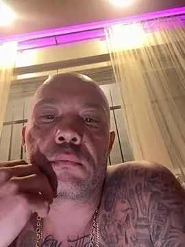 gitanoMad online show from April 2026 09:15:02 PM