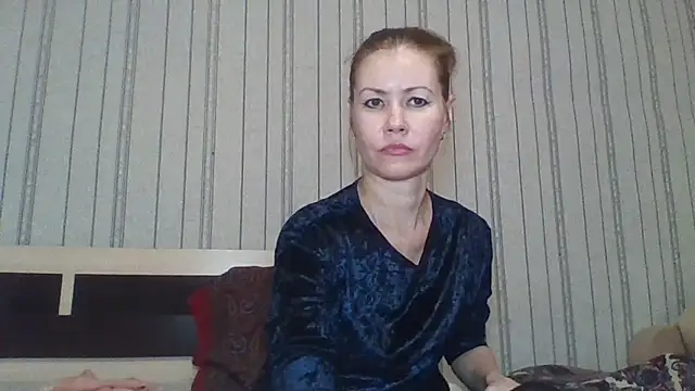 Snapshot of EvelineeX chatting on October 2025 04:00:01 PM EvelineeX online show from October 2025 04:00:01 PM