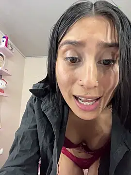 Violeet-Smith online show from November 2025 08:29:01 PM