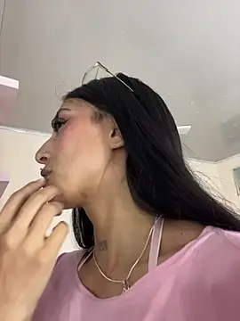 Violeet-Smith online show from November 2025 10:04:02 PM